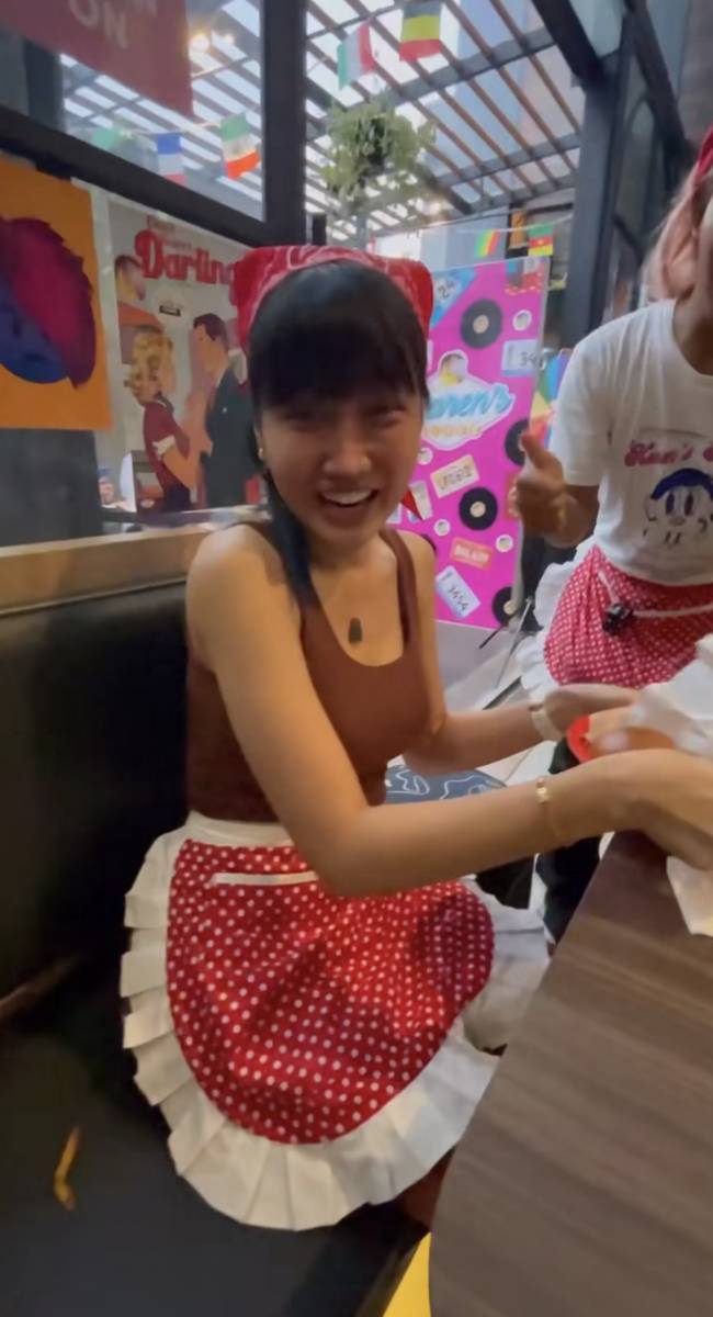 potret Lucinta Luna jadi pelayan Karen's Diner (instagram.com/lucintaluna_manjalita)