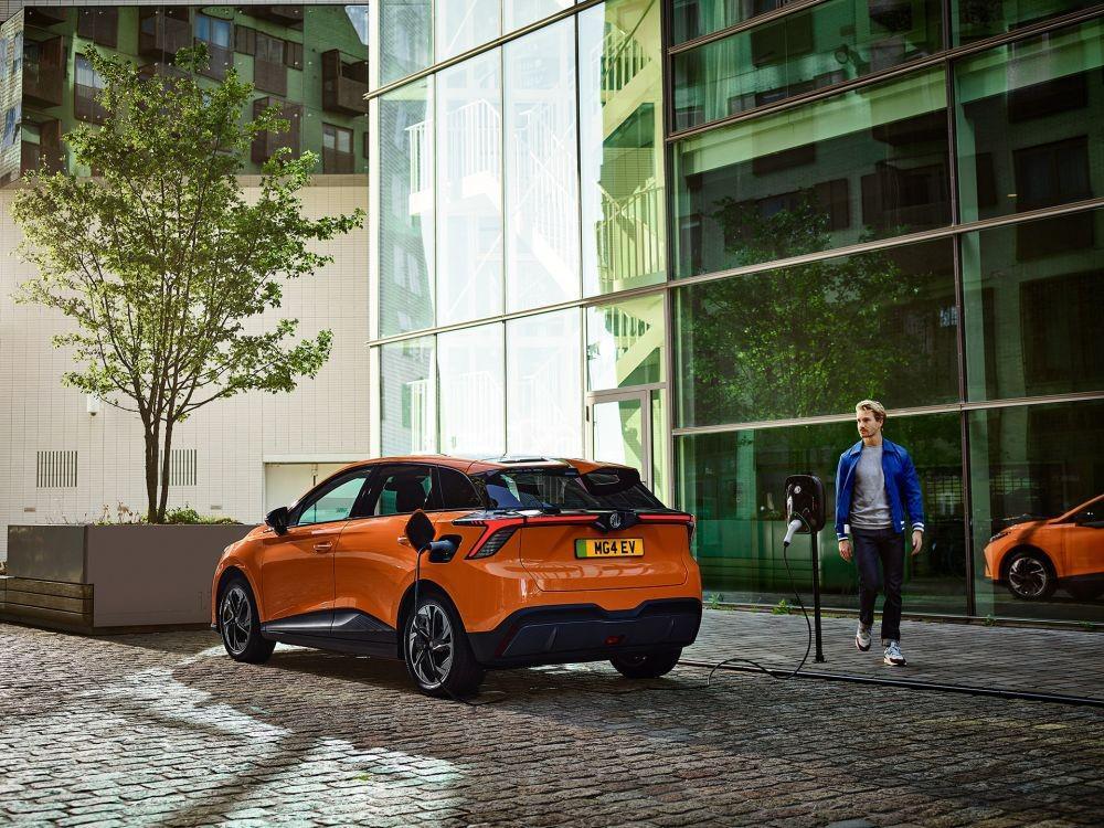 MG ZS EV vs MG4 EV, Mana Paling Canggih?
