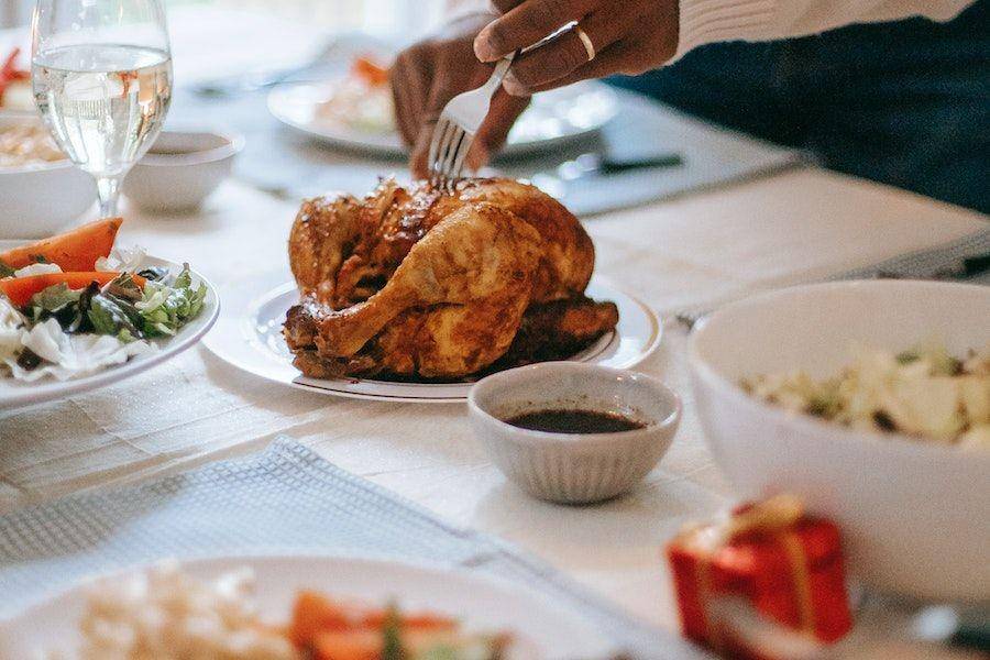 Ilustrasi ayam hasil sembelihan (Pexels.com/Any Lane)