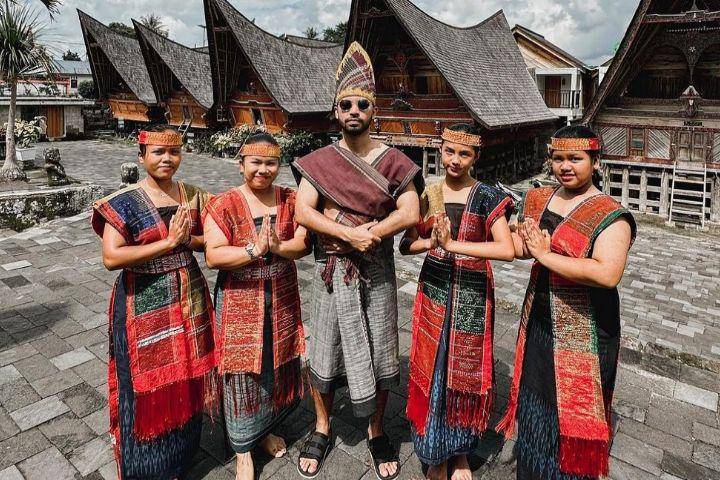 potret Hassan Alaydrus di Pulau Samosir (instagram.com/hassanalaydrus)