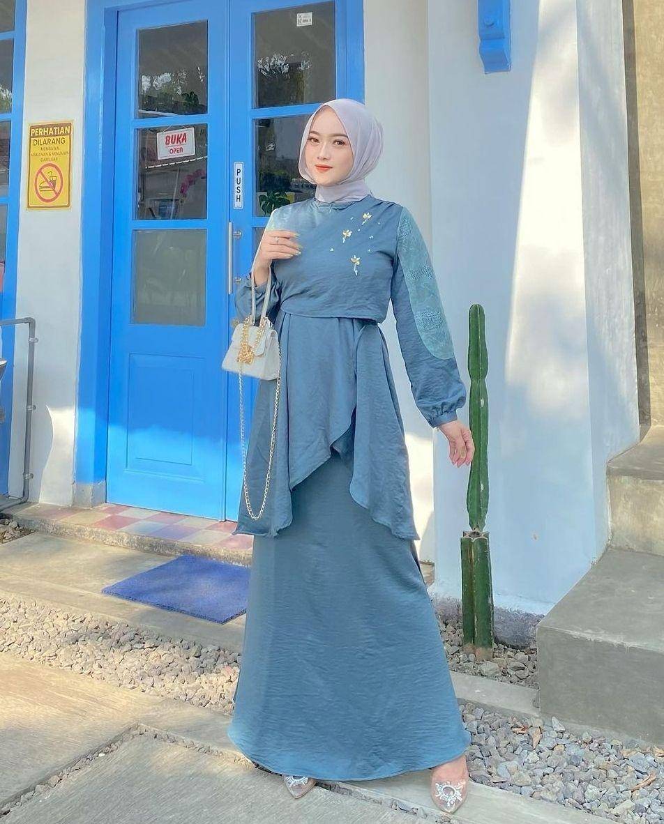 OOTD hijab tema biru (instagram.com/hanifadl_)