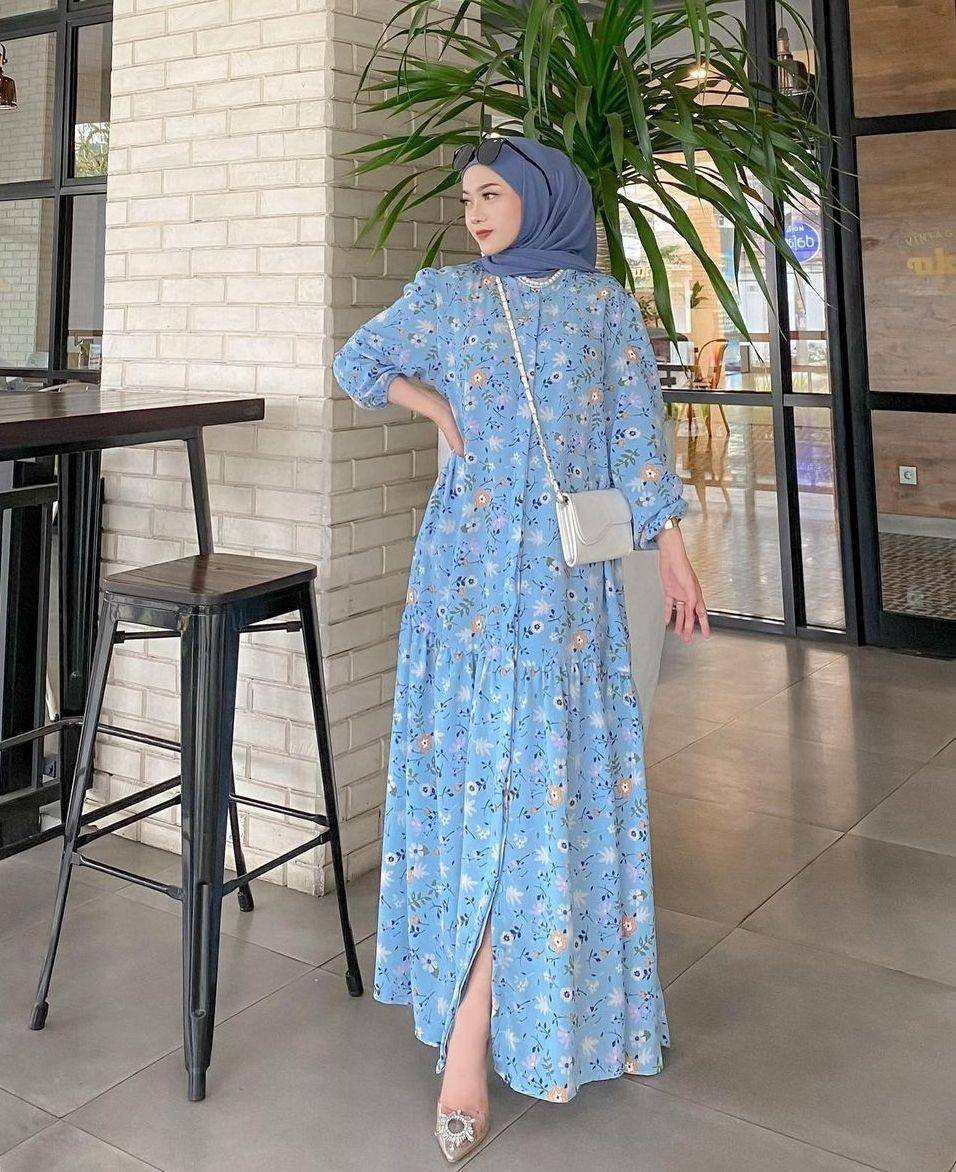 OOTD hijab tema biru (instagram.com/hanifadl_)