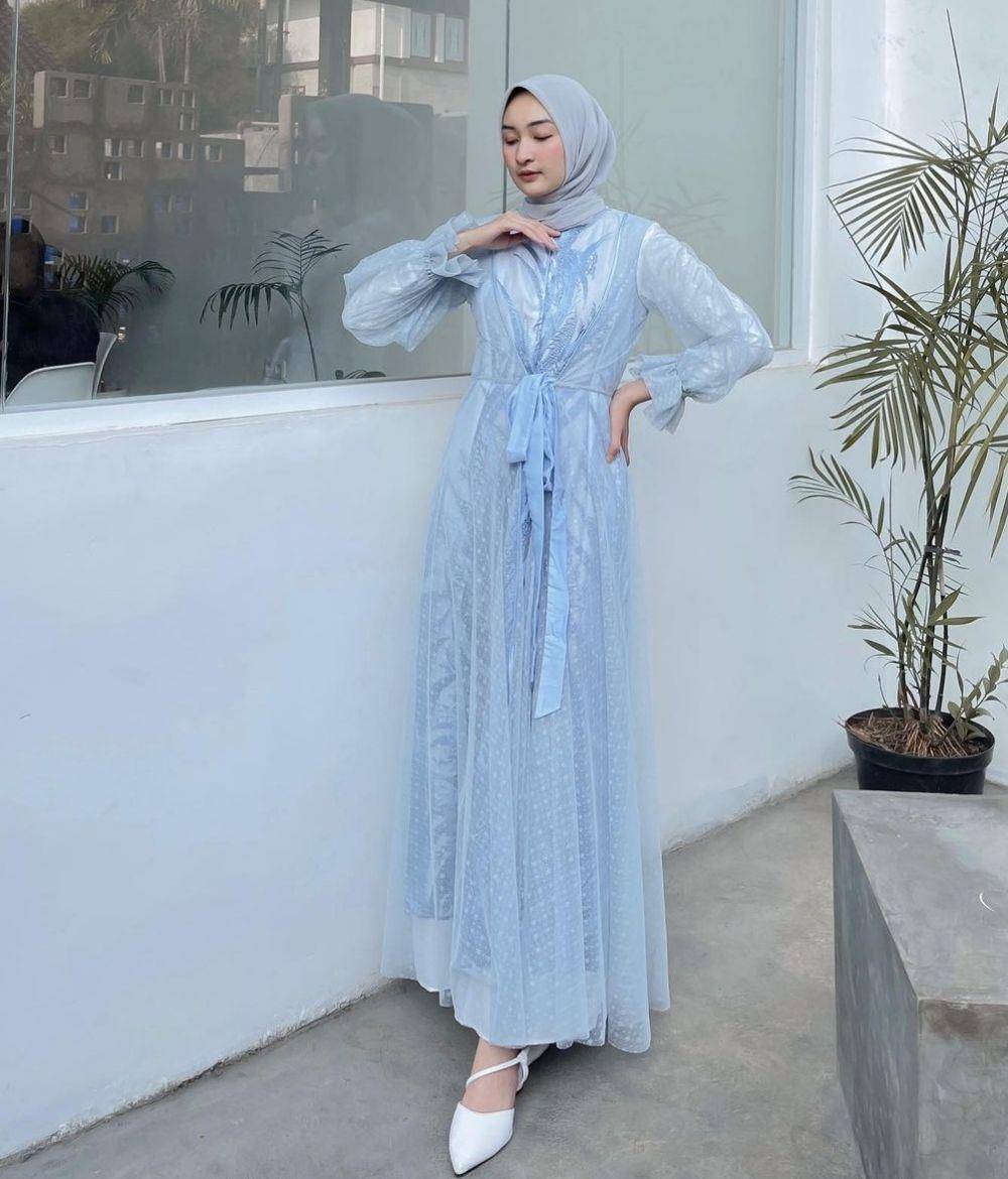 OOTD hijab tema biru (instagram.com/inggridyulika)