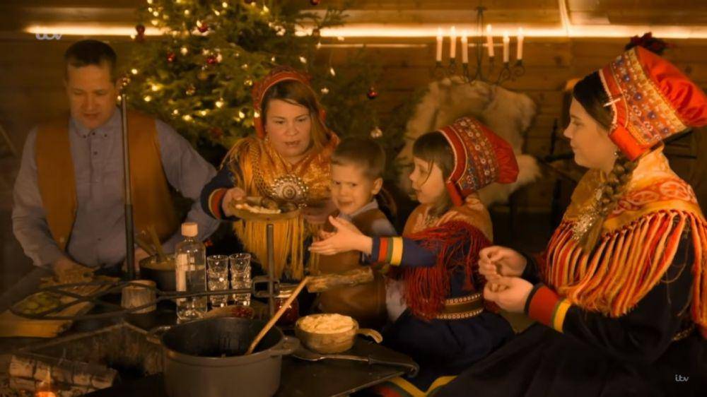 ilustrasi keluarga Finlandia makan malam saat Natal (youtube.com/ITV)