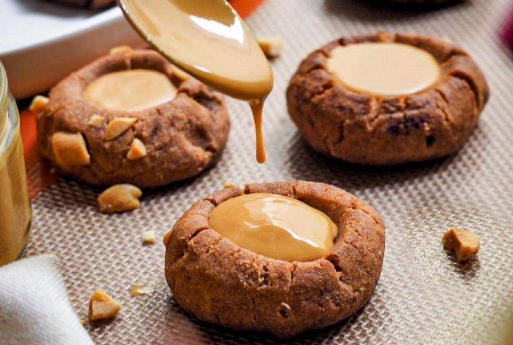 ilustrasi salted caramel thumbprint cookies (instagram.com/guillauminetherond)