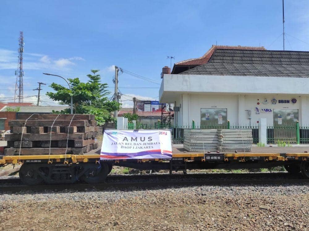 PT KAI Daop 1 Jakarta menyiapkan sejumlah alat material siaga (AMUS) yang ditempatkan di beberapa titik rawan banjir dan tanah longsor. (Dok/PT KAI).