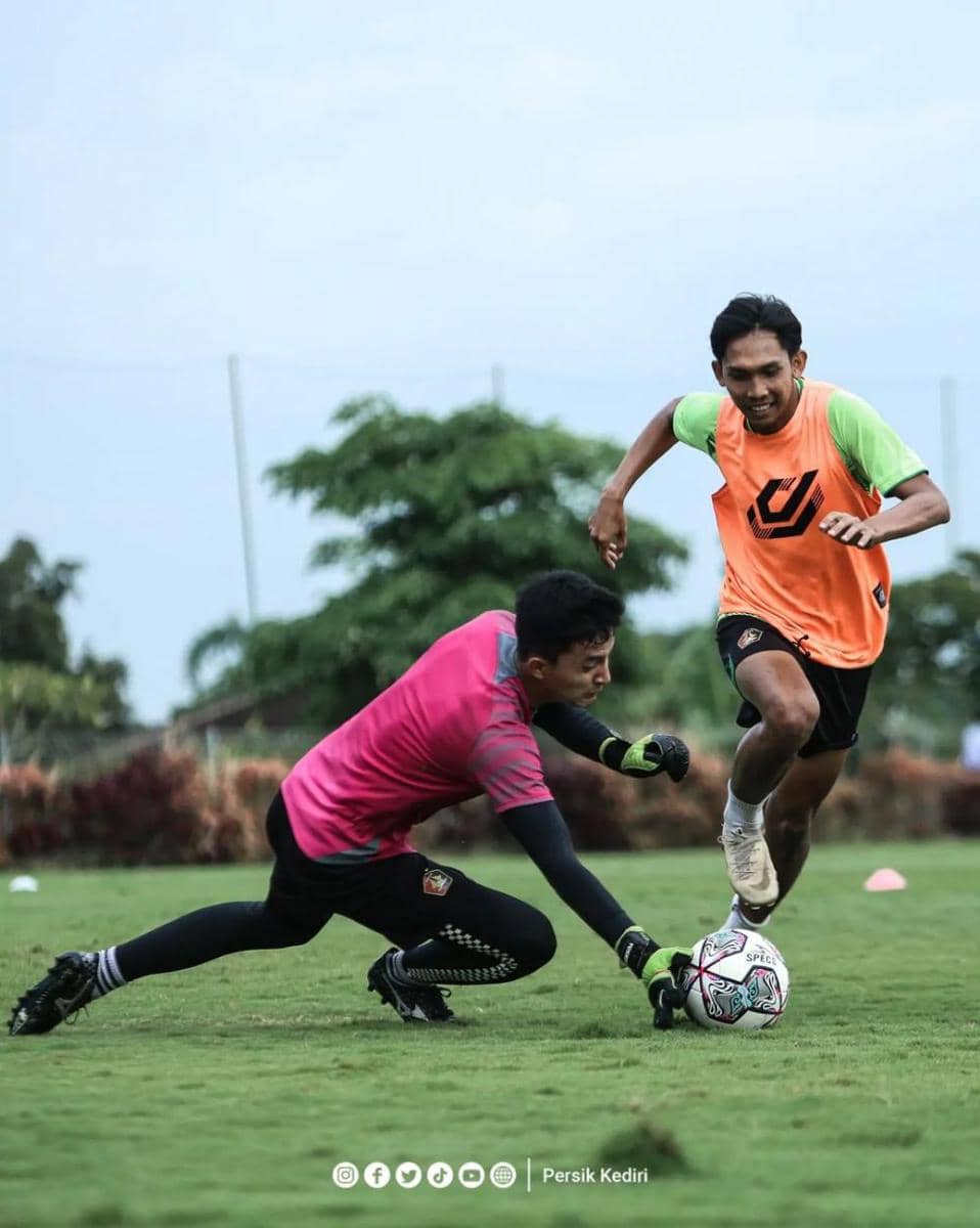 Pemain Persik Kediri saat berlatih. Instagram.com/ persikfcofficial