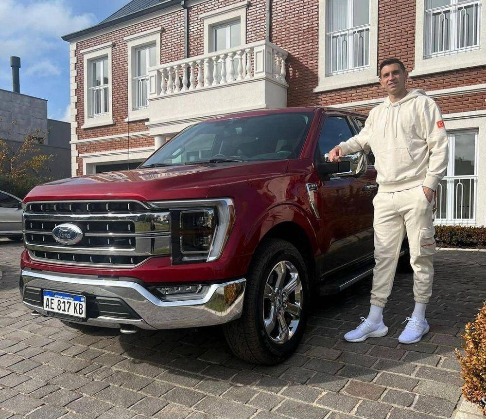Ford F150 Lariat milik Emiliano Martinez