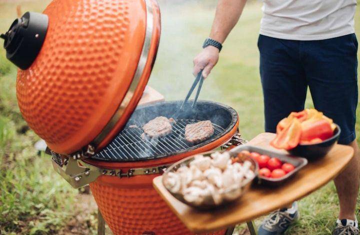ilustrasi pesta BBQ (freepik.com/user15285612)