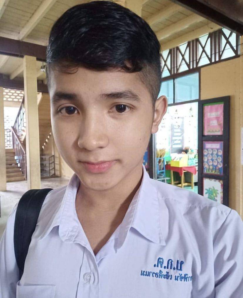 potret Jirayut dengan baju sekolah (instagram.com/jirayutdaa4official)