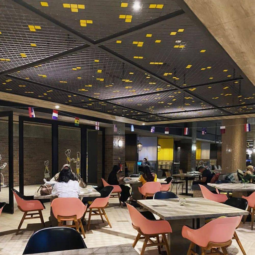 area restaurant (instagram.com/roomsinc.semarang)