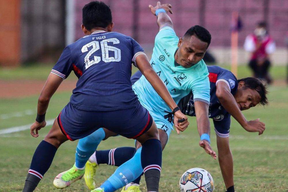 Madura United saat melawan Arema FC di pekan ke-16 Liga 1 Indonesia 2022/2023. (instagram.com/maduraunited.fc)
