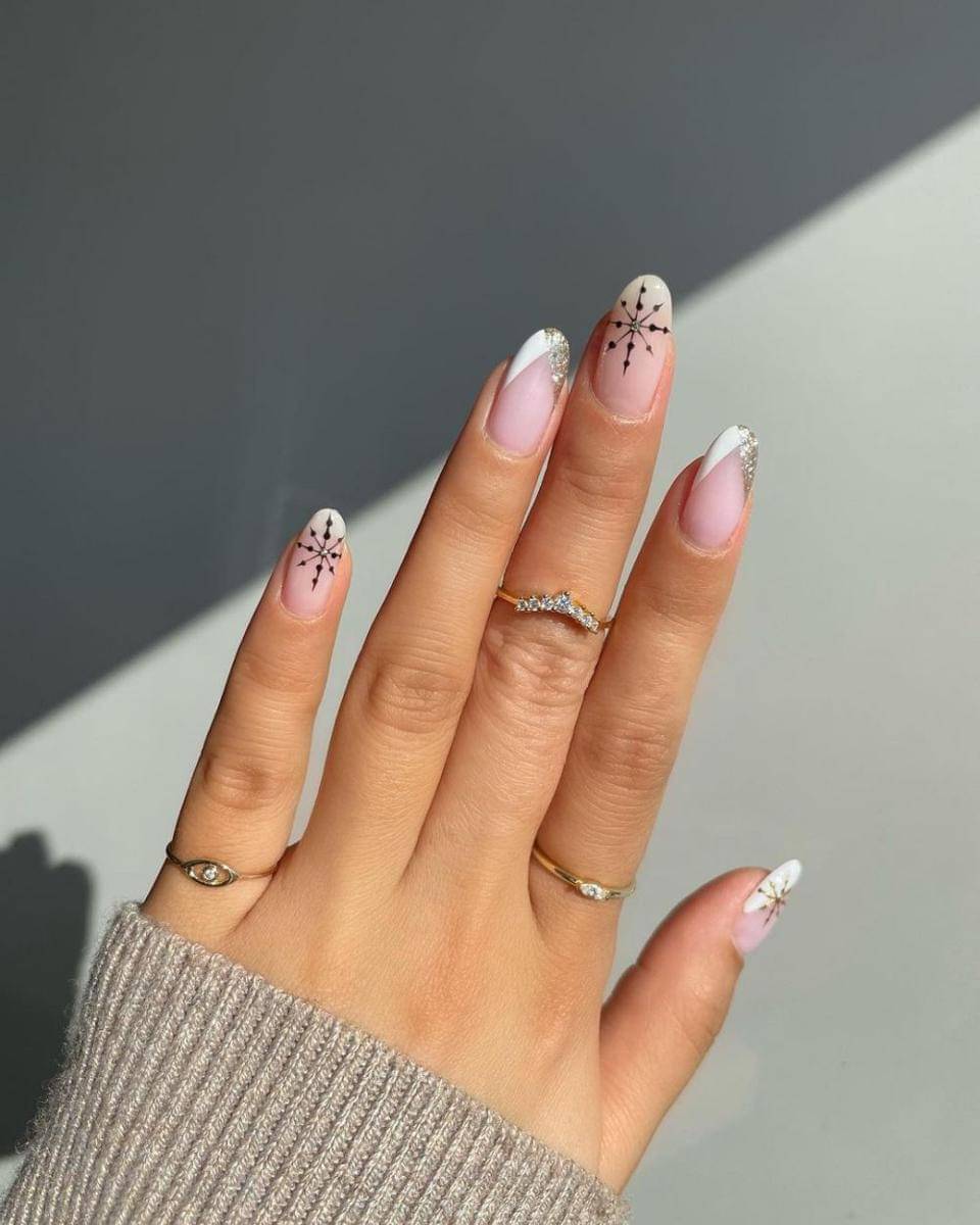 nail art (instagram.com/amyytran)
