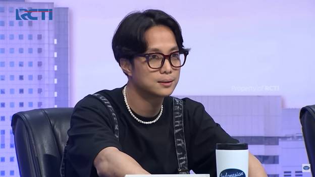 potret Dikta sebagai juri Indonesian Idol (dok. Youtube Indonesian Idol 2023)