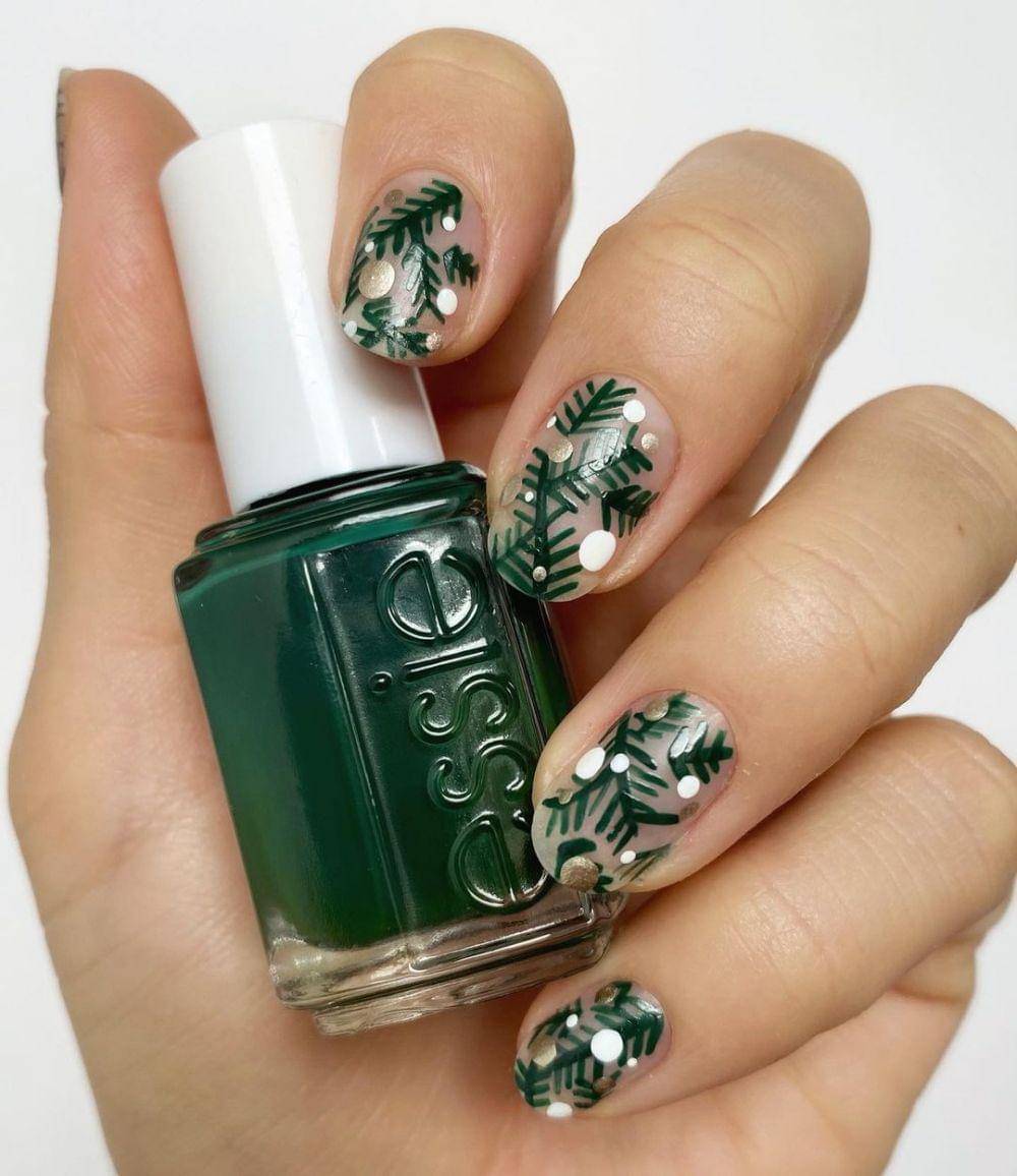 nail art (instagram.com/essie)