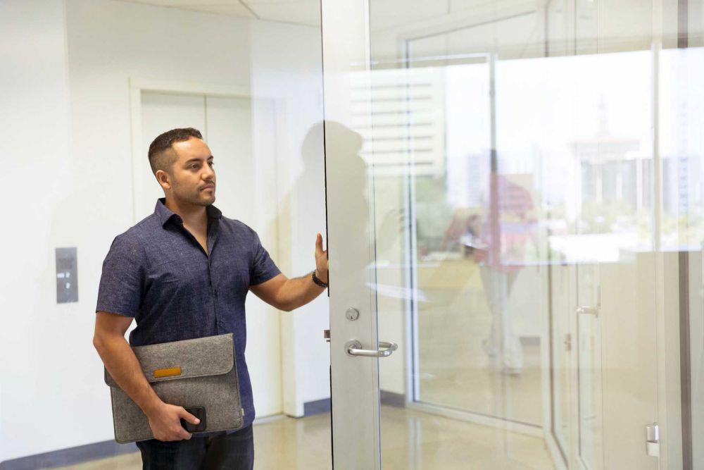 5 Penyebab Kamu Susah Beradaptasi di Kantor Baru, Harus Lebih Terbuka