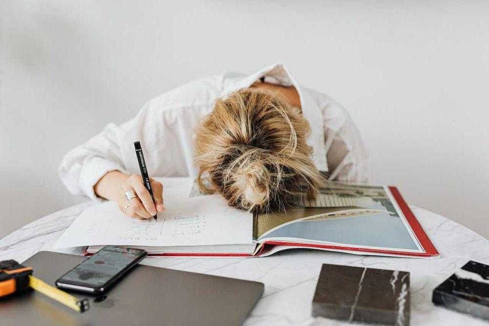 7 Tips Jaga Kesehatan Mental Tulang Punggung Keluarga, Tolong Peduli!