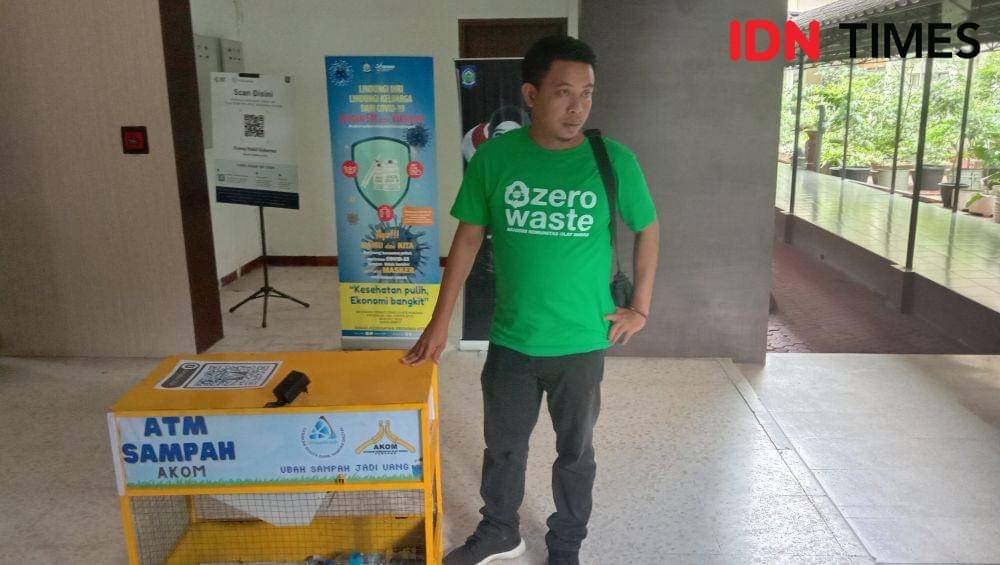 Mesin ATM Sampah. (IDN Times/Muhammad Nasir)
