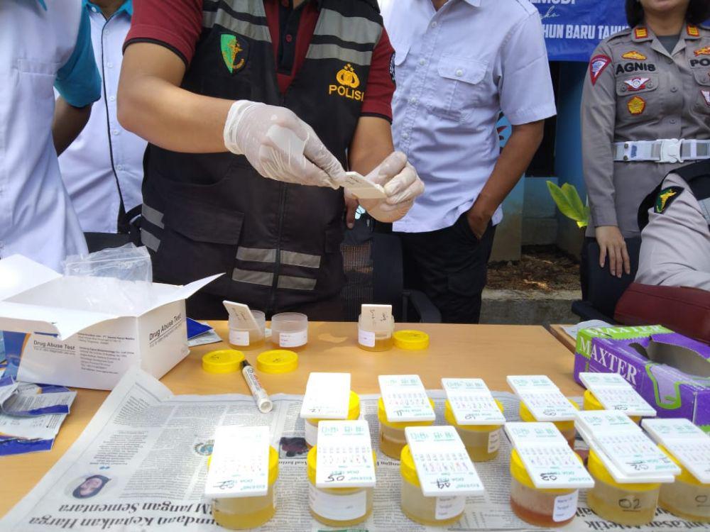 Jelang Nataru, Puluhan Sopir di Kabupaten Malang Dites Urine