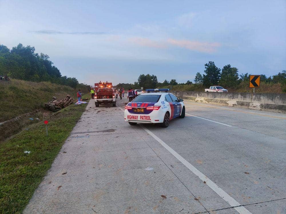 Kecelakaan maut mengakibatkan dua korban meninggal dunia terjadi di Jalan Tol Trans Sumatera (JTTS) KM 197 ruas Terpeka. (Dok. PJR Ditlantas Polda Lampung).