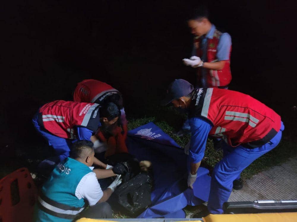 Kecelakaan maut mengakibatkan dua korban meninggal dunia terjadi di Jalan Tol Trans Sumatera (JTTS) KM 197 ruas Terpeka. (Dok. PJR Ditlantas Polda Lampung).
