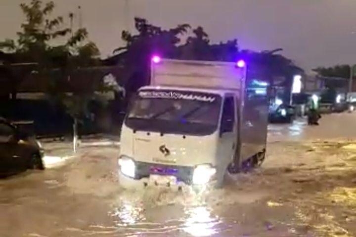 Satu Keluarga di Tuban Terseret Arus Banjir Bandang, Dua Meninggal