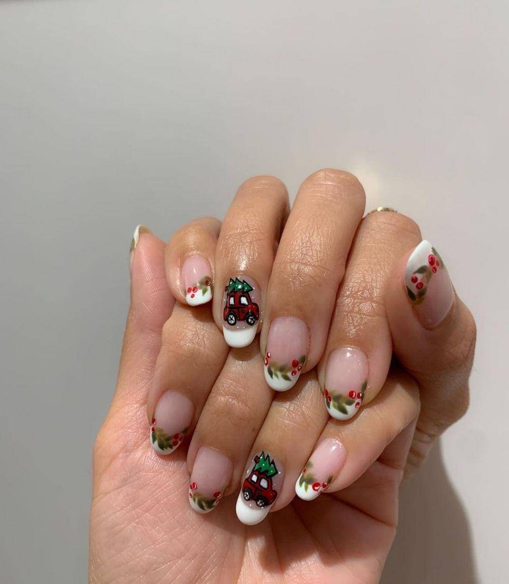 nail art (instagram.com/lamashnails)