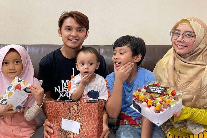 Umumkan Cerai, Ini 10 Potret Rukun Keluarga Dodi Hidayatullah
