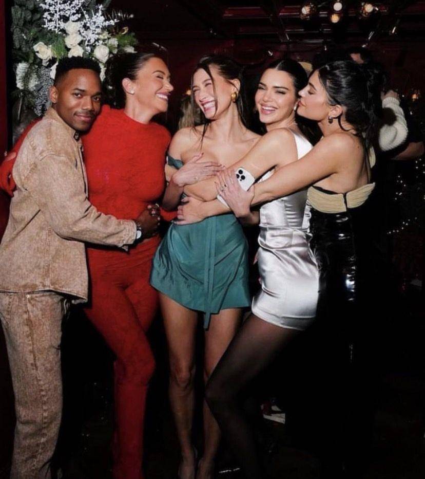 potret artis yang datang ke ulang tahun Billie Eillish (instagram.com/thecarterb)