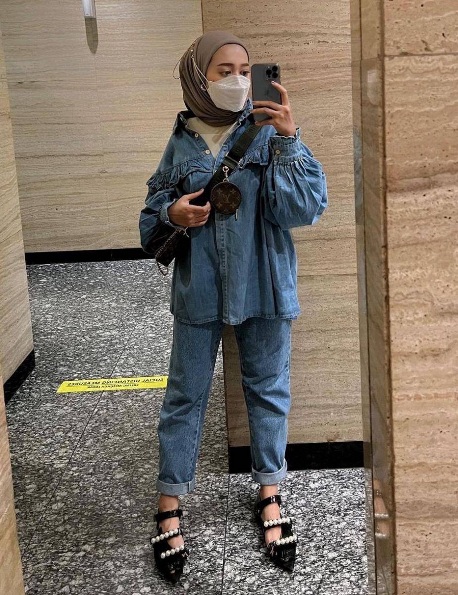 OOTD hijab denim (instagram.com/seviqfebinita)