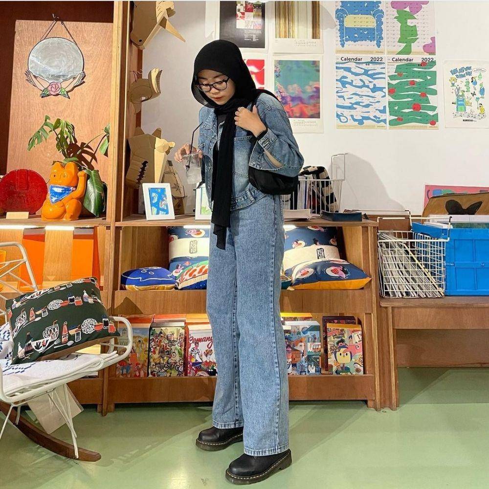 OOTD hijab denim (instagram.com/faniaelizaa)