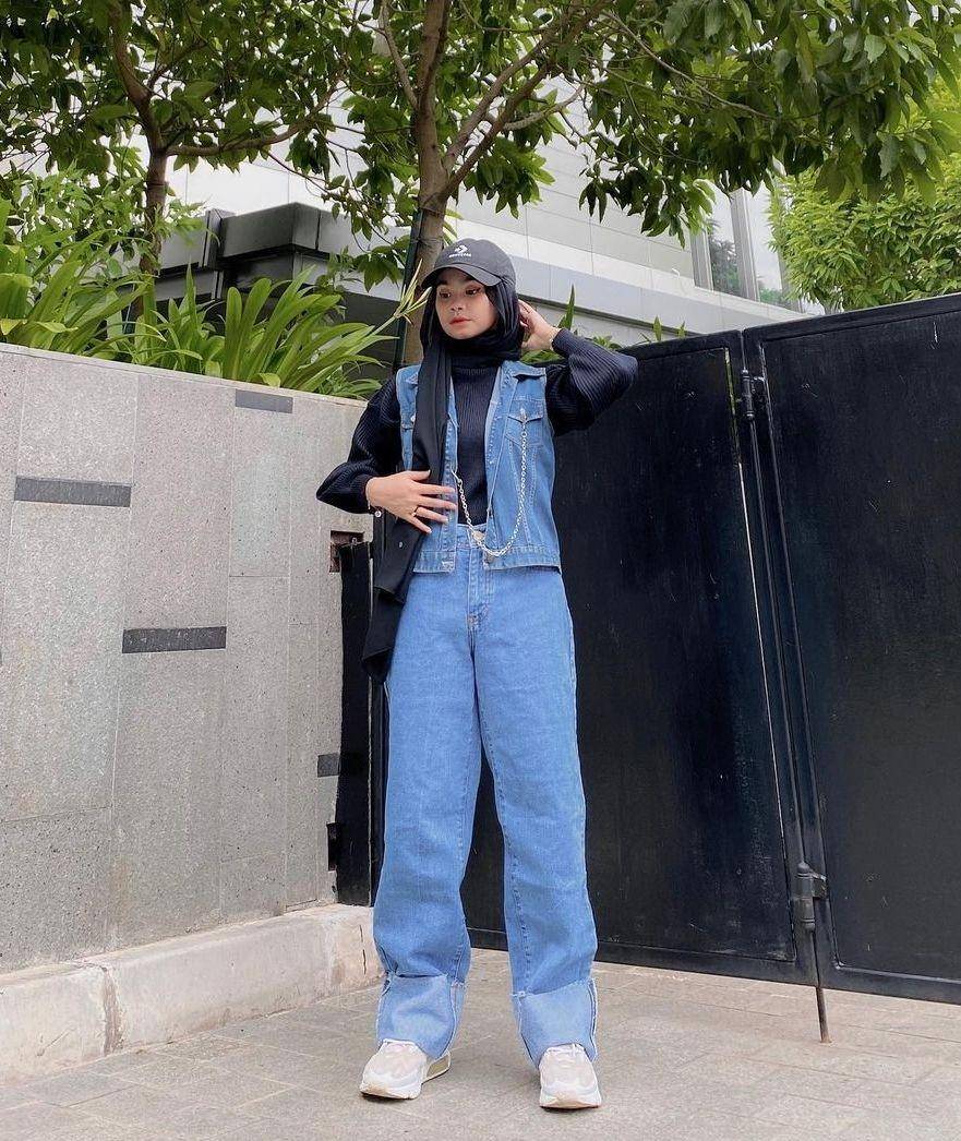 OOTD hijab denim (instagram.com/nolaclr.a)