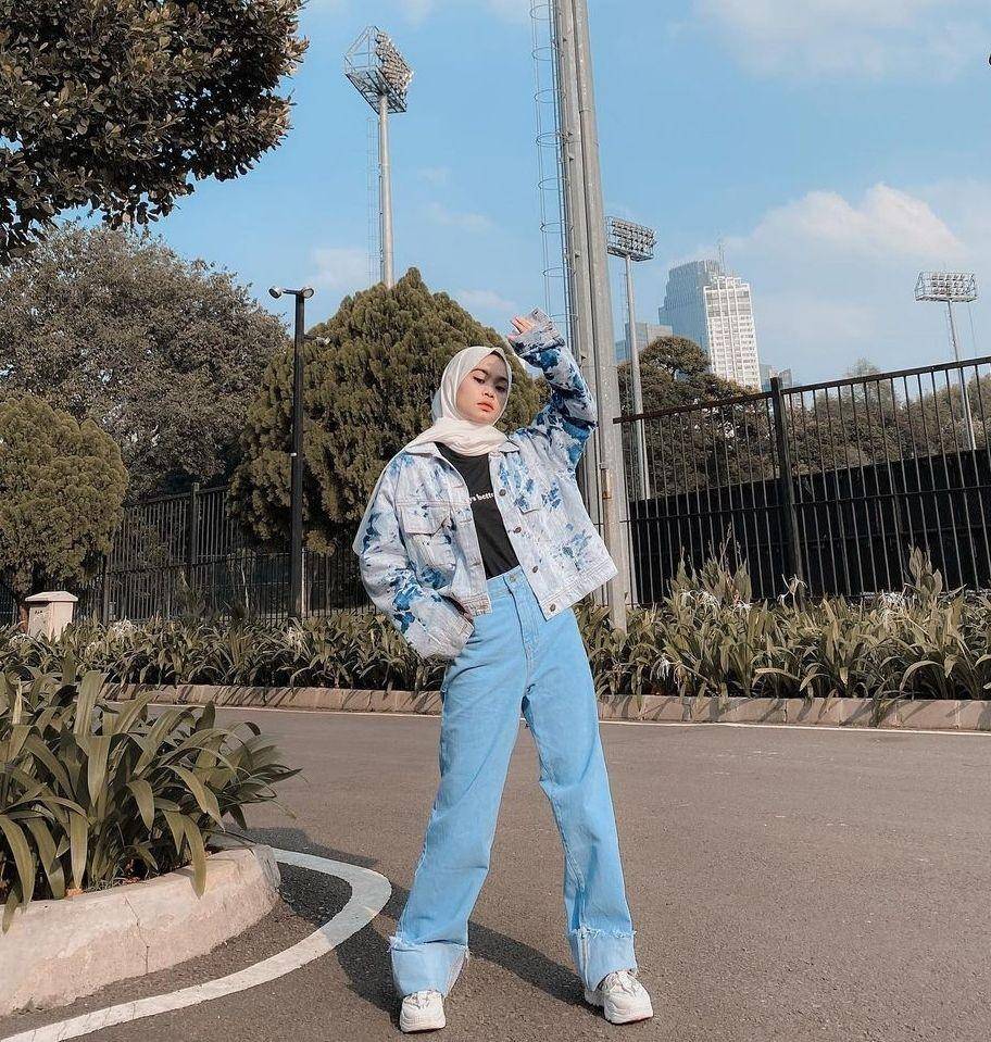 OOTD hijab denim (instagram.com/nolaclr.a)