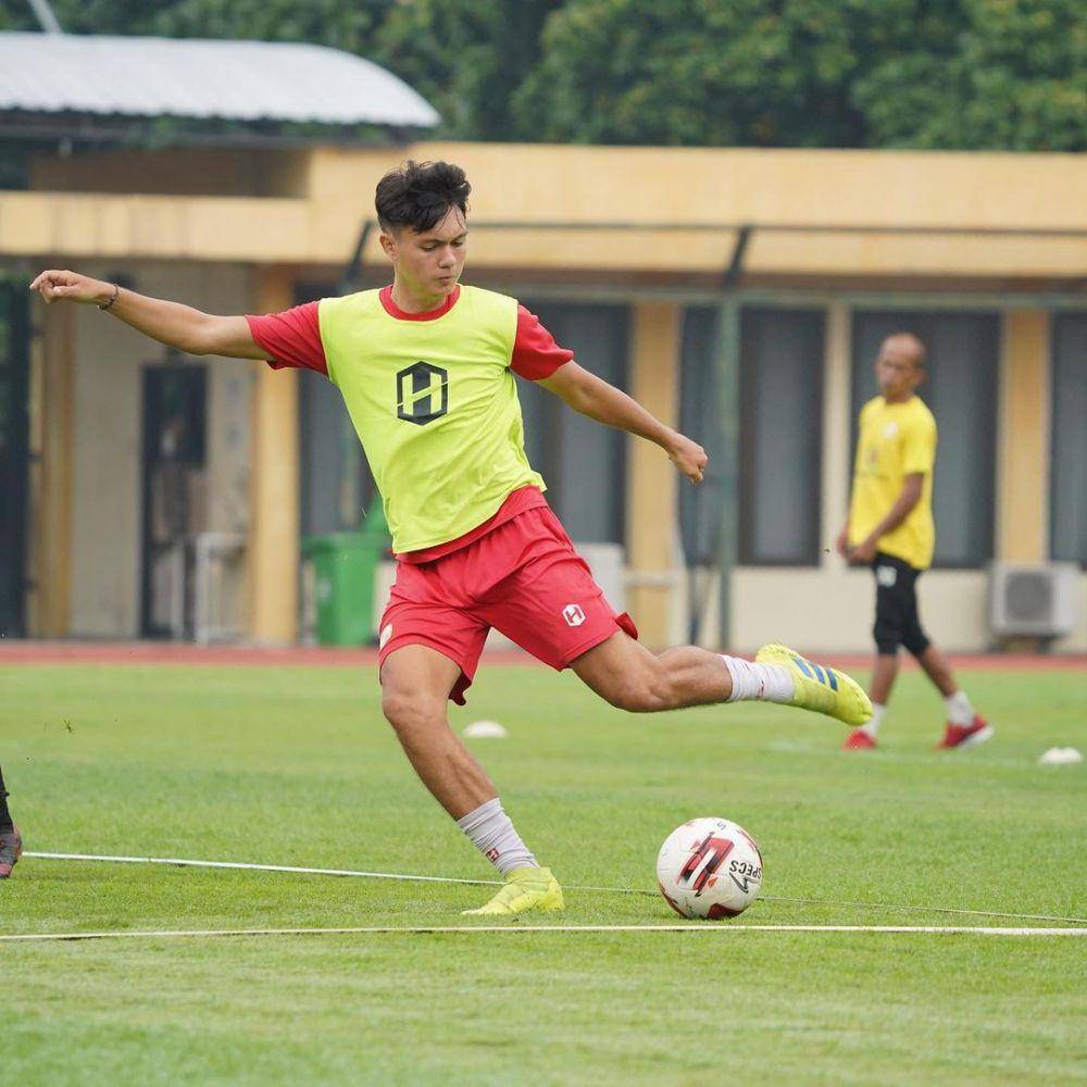 Nyoman Paul Aro (instagram.com/manpaularo)