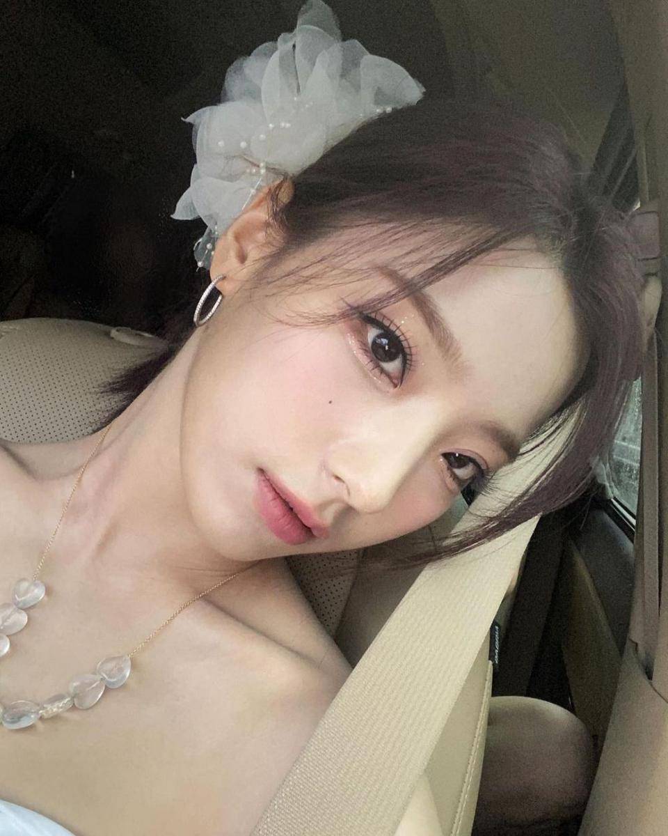 Saerom fromis_9 (instagram.com/saeromssee)