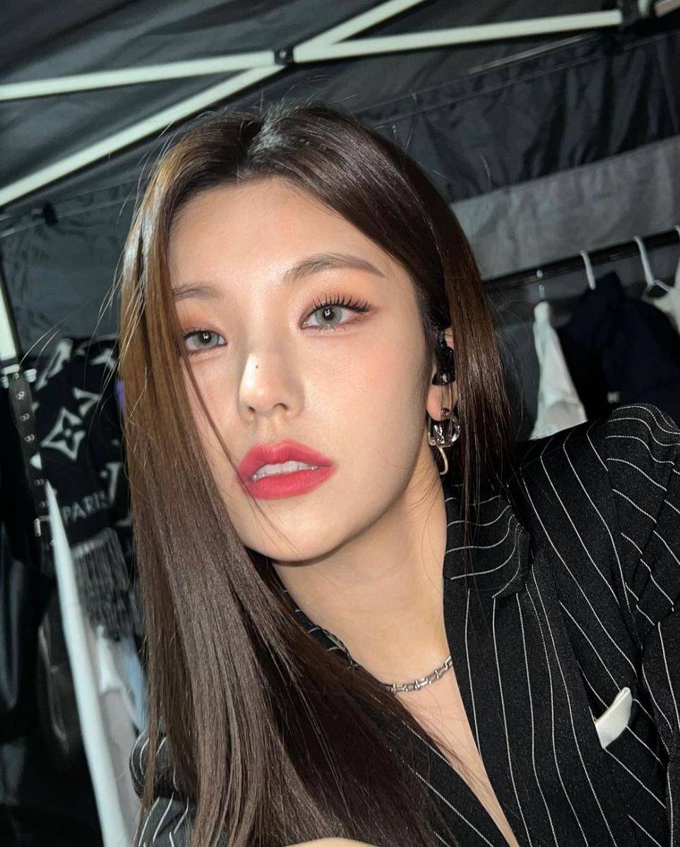 Yeji ITZY (instagram.com/itzy.all.in.us)