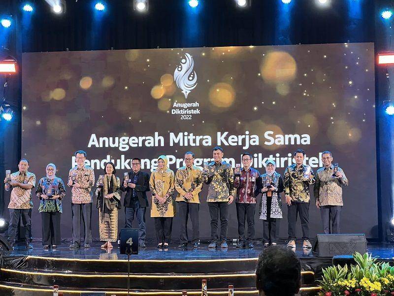 Penghargaan untuk Program TELADAN dari Kemendikbudristek (Dok. Tanoto Foundation)