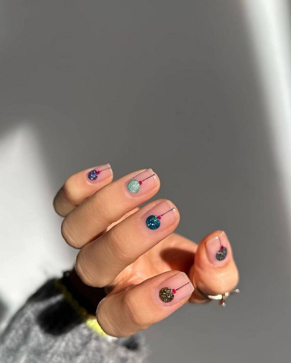 nail art (instagram.com/thehangedit)