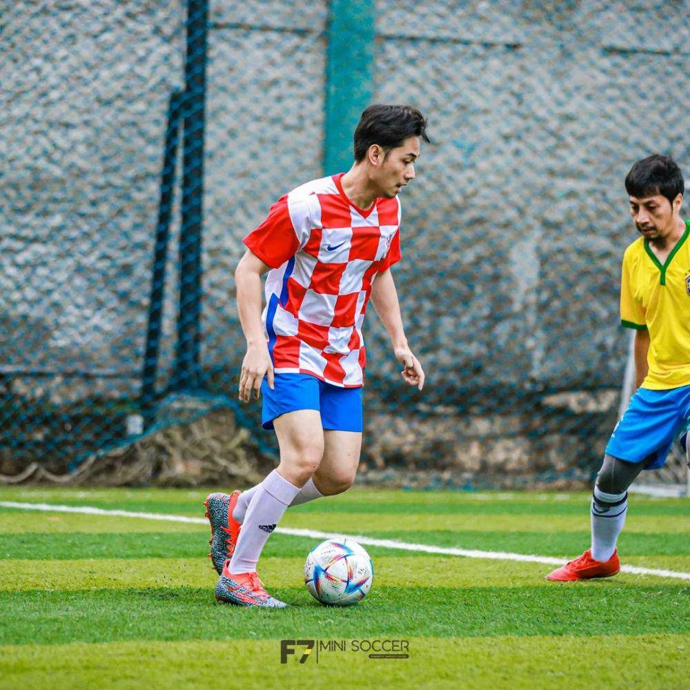 potret Rizky Kinos saat bermain bola (instagram.com/kinosnoski)