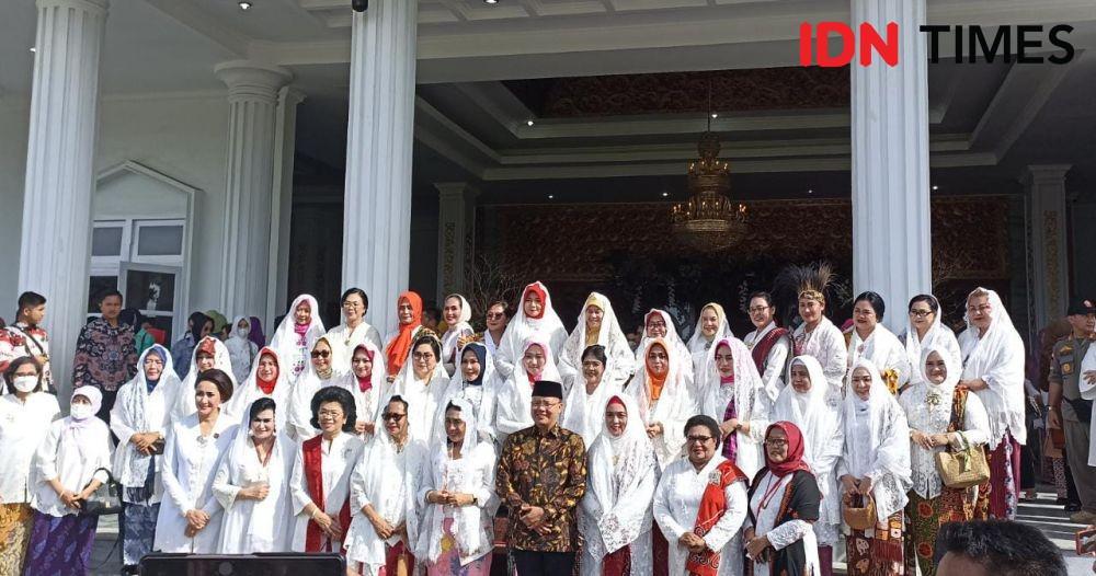 Hari Ibu, Para Istri Gubernur Kumpul di Bengkulu Menjahit Bendera