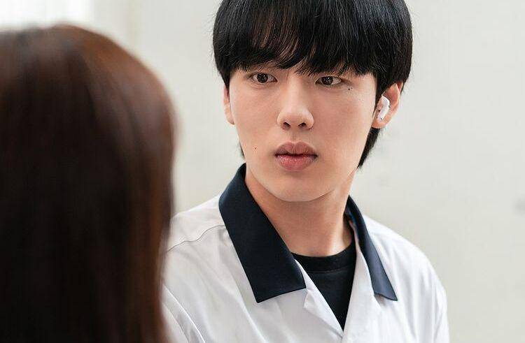 Yoon Hyun Soo (instagram.com/wavve.official)