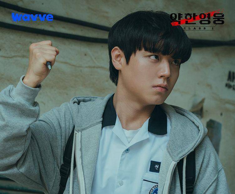 Park Ji Hoon (instagram.com/wavve.official)