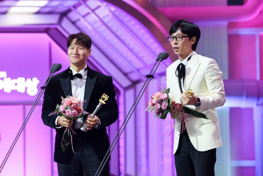 Menang Award, 10 Potret Persahabatan Yoo Jae Suk dan Kim Jong Kook