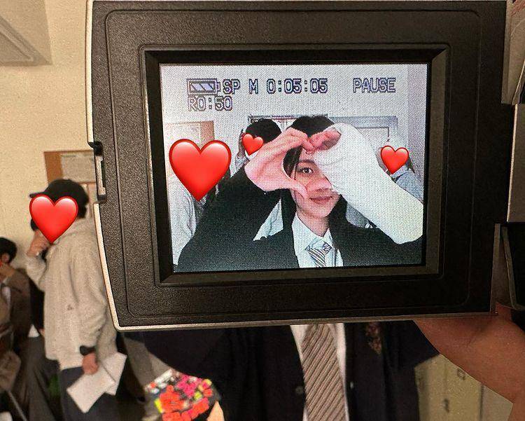 Park Ji Hoo di MV Ditto (instagram.com/03_hu)