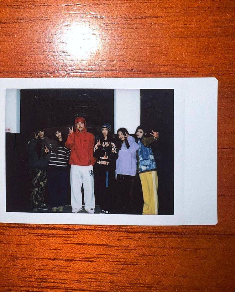 Choi Hyun Wook dan member New Jeans (instagram.com/_choiiii__)