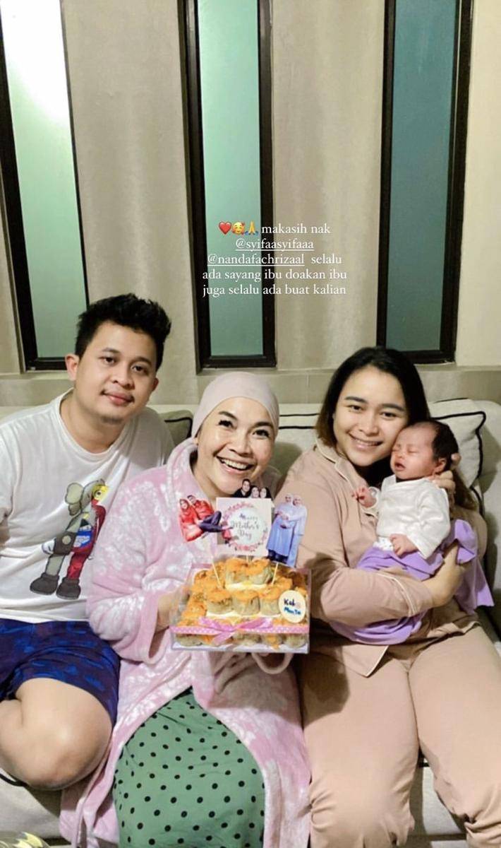 momen ibu Ayu Ting Ting di hari ibu (instagram.com/mom_ayting92_)