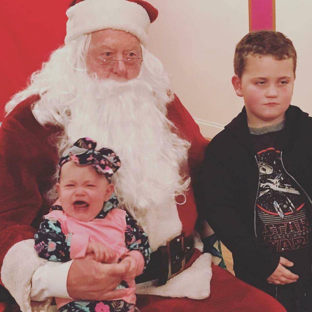 potret kocak foto natal keluarga (reddit.com/user/PnuttButtaGuts)