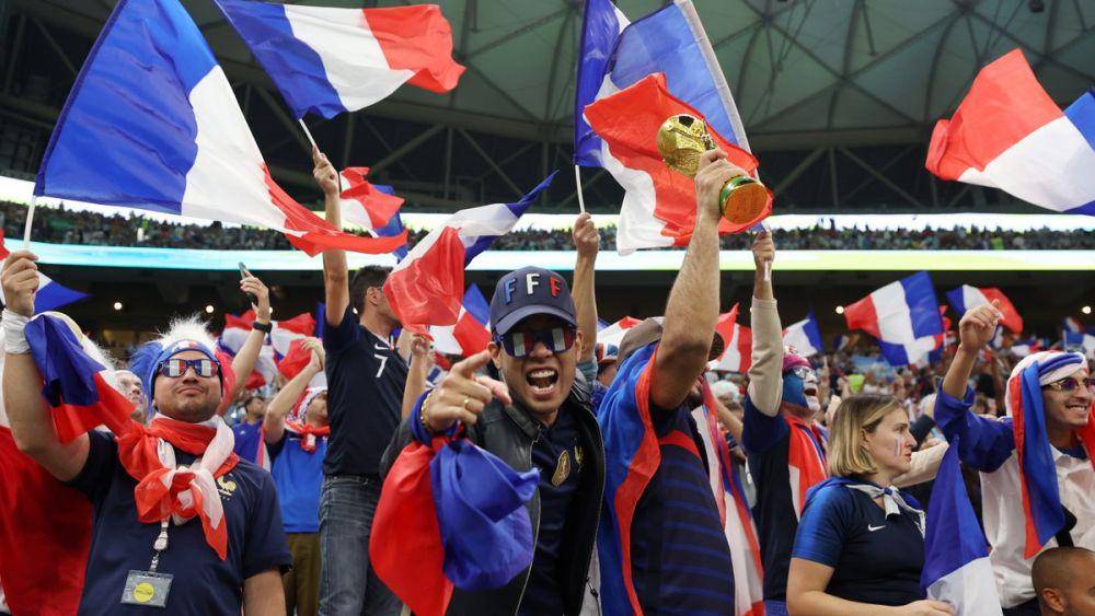 Para penggemar Prancis yang menyaksikan partai final Piala Dunia 2022. (twitter.com/FIFAWorldCup)