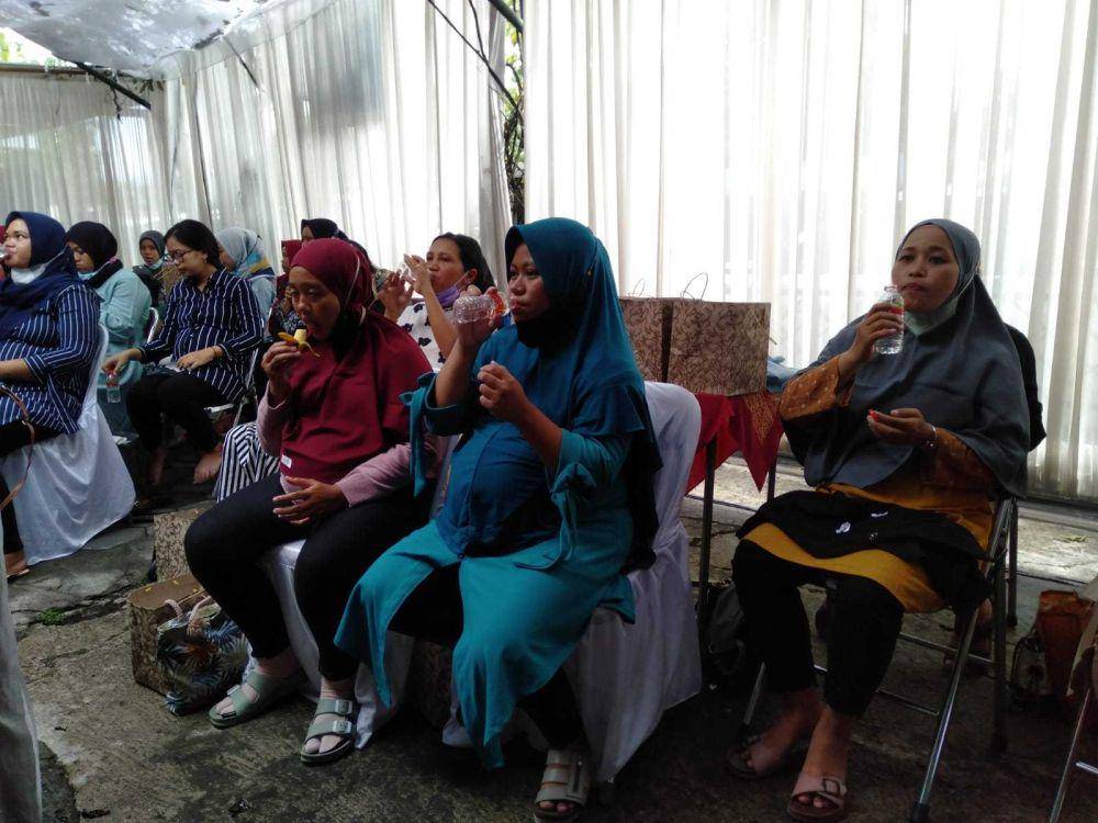 Ibu hamil minum tablet penambah darah.(IDN Times/Daruwaskita