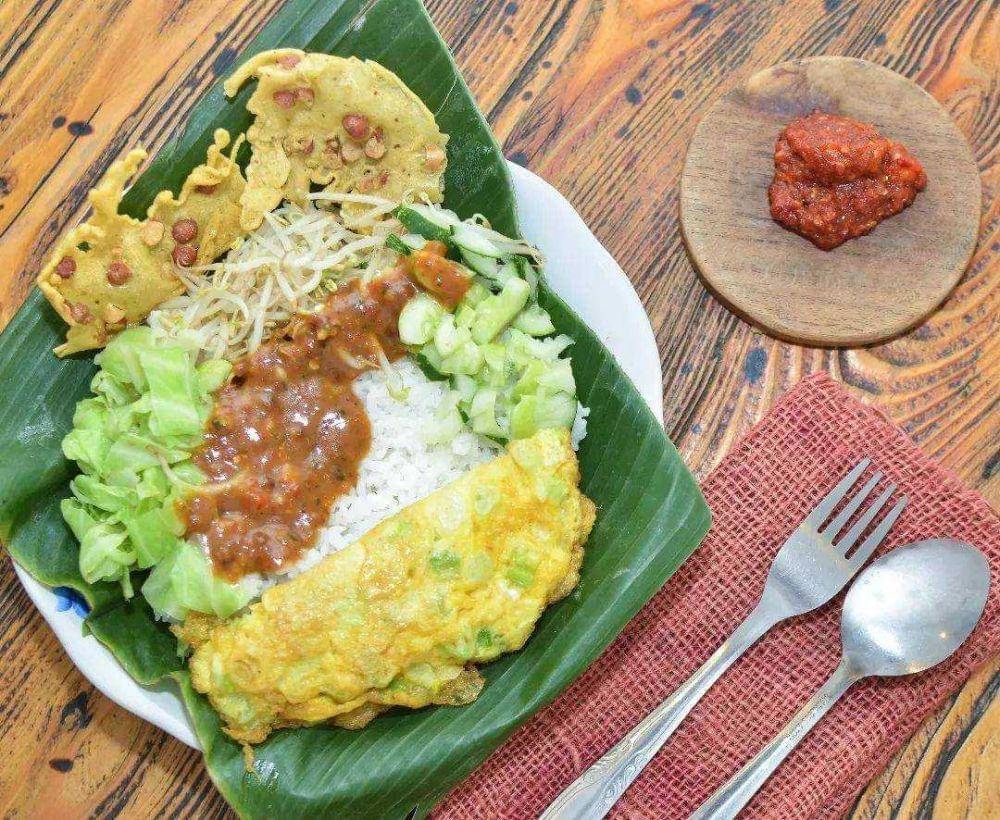 Nasi pecel Madiun(Instagram.com/wr.denbagus)